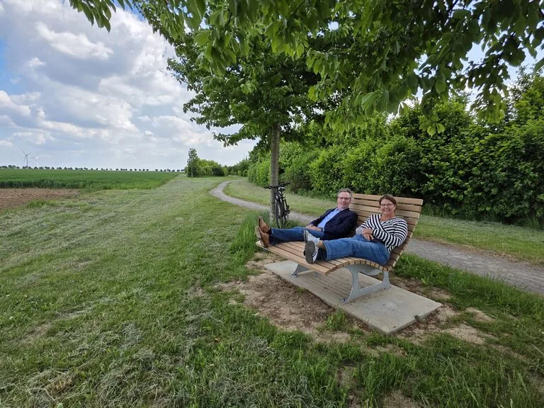 Zwei Rheinlandliegen am Rundweg um Morschenich