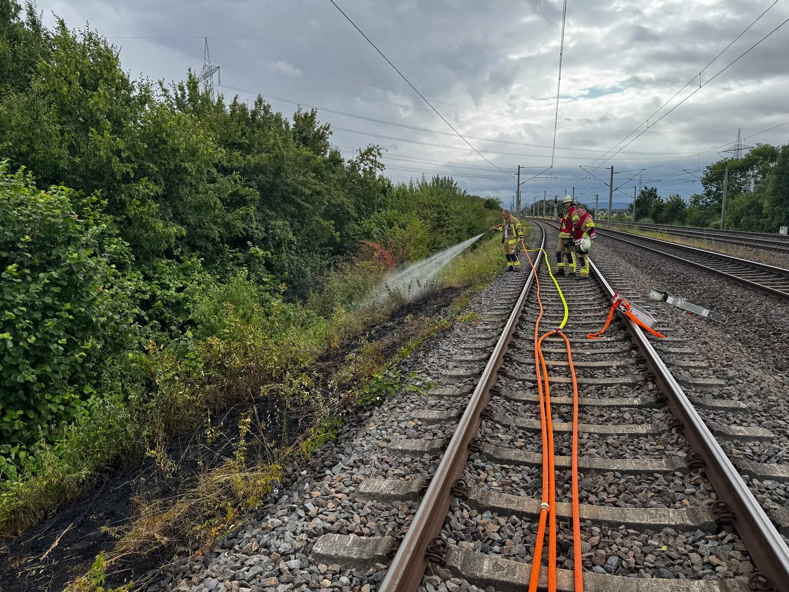 Einsatz an der Bahnböschung am Steinweg